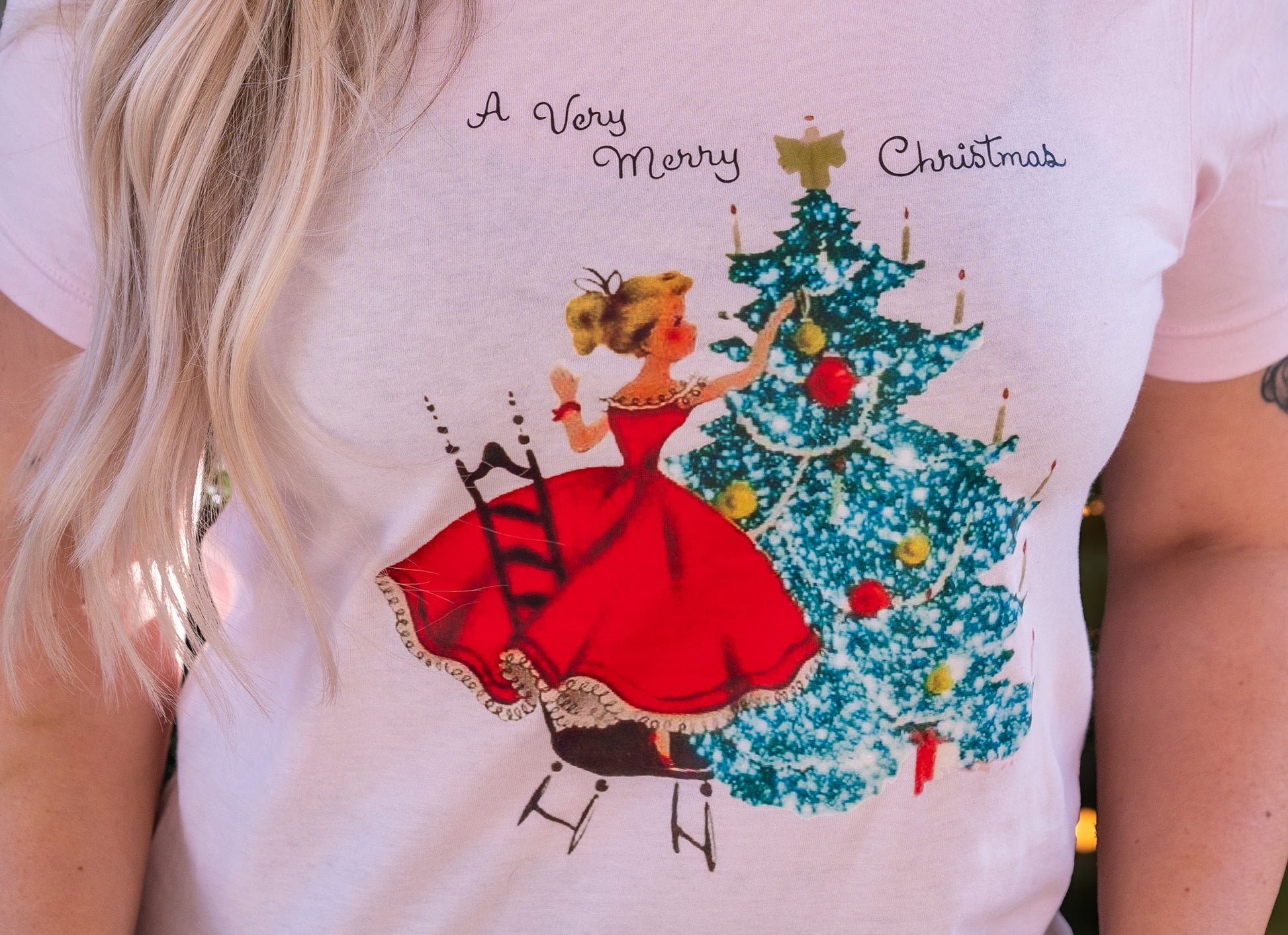Amanda Bright Designs A Very Merry Christmas vintage style pink graphic t-shirt 1950s woman decorating christmas tree