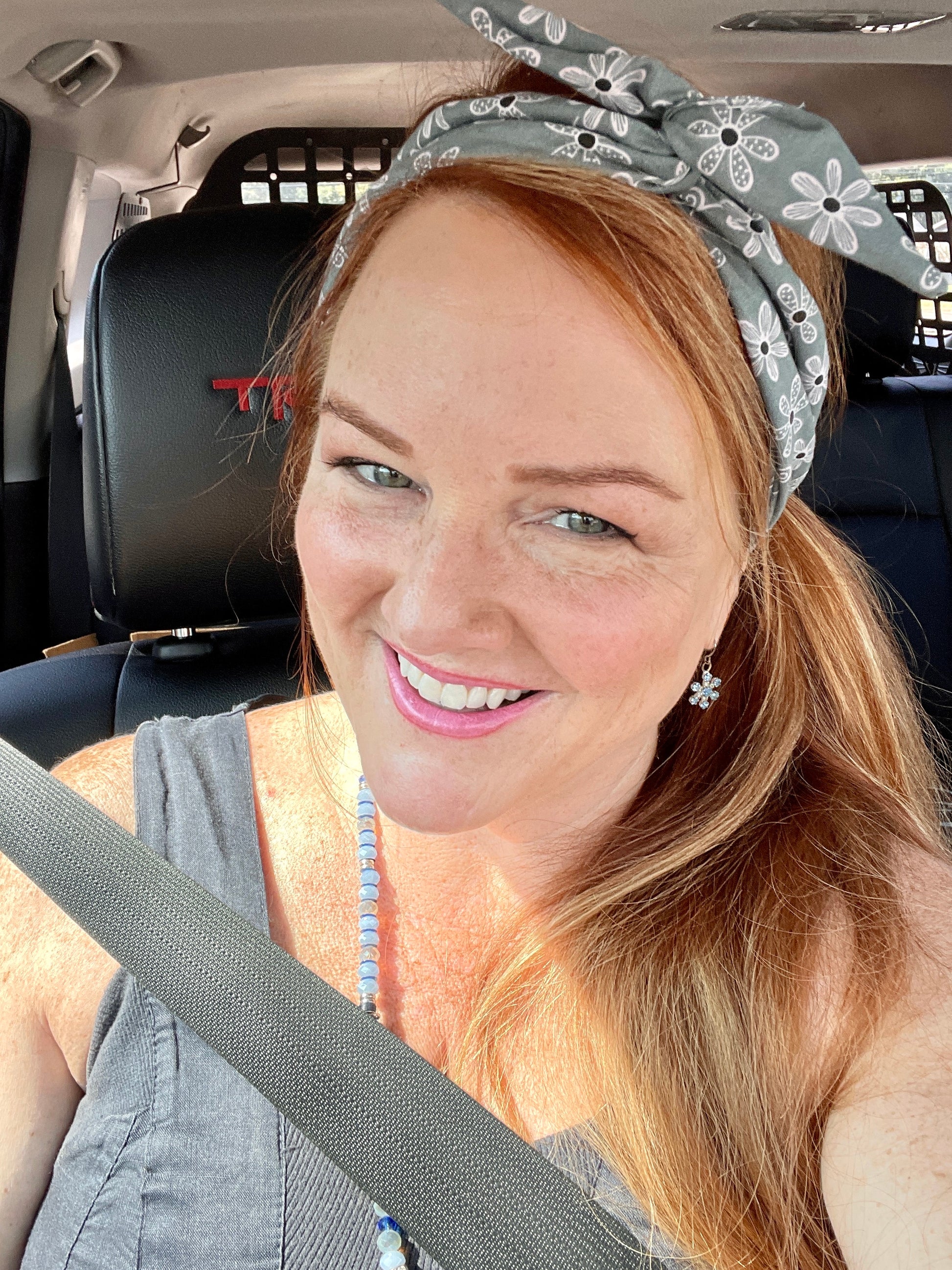 Amanda Bright Designs 100% cotton gray daisy tie headband