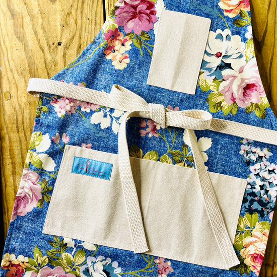Two Medium Sized Ladies Betty Crocker Apron blue floral spring flowers mauve peach oversized blooms cotton