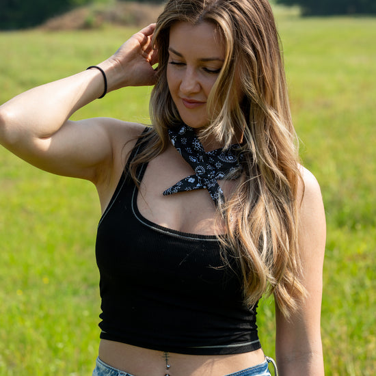 Amanda Bright Designs Black bandana print headband