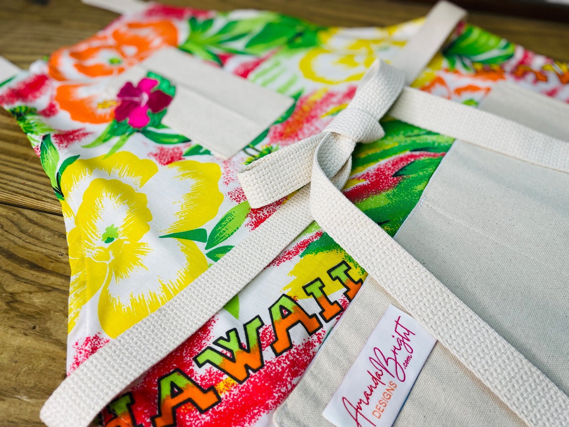 Amanda Bright Designs Hawaiian vintage 1970s print fabric apron vintage