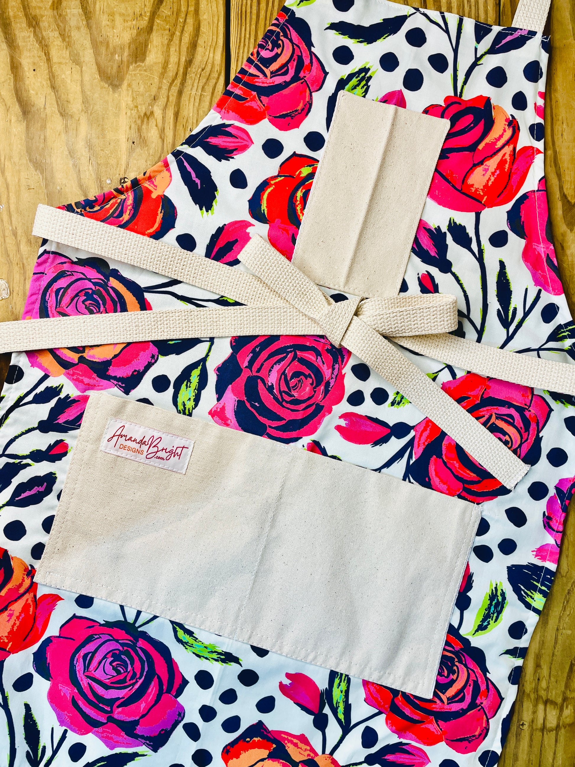 Amanda Bright Designs Texas Rose Pink Red Orange Floral-patterned apron Rose Festival