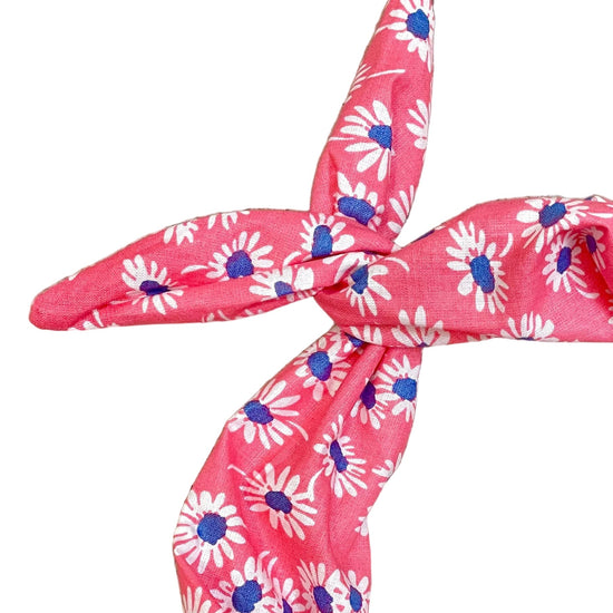 Amanda Bright Designs vintage fabric pink daisies blue center