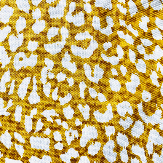Leopard print apron pattern in golden tones