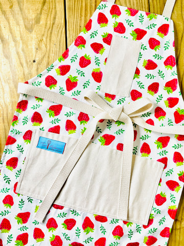 Two Medium Sized Ladies Maggie Apron ripe red strawberries vintage 1950s retro fruit kitchen cooking baking gardening apron