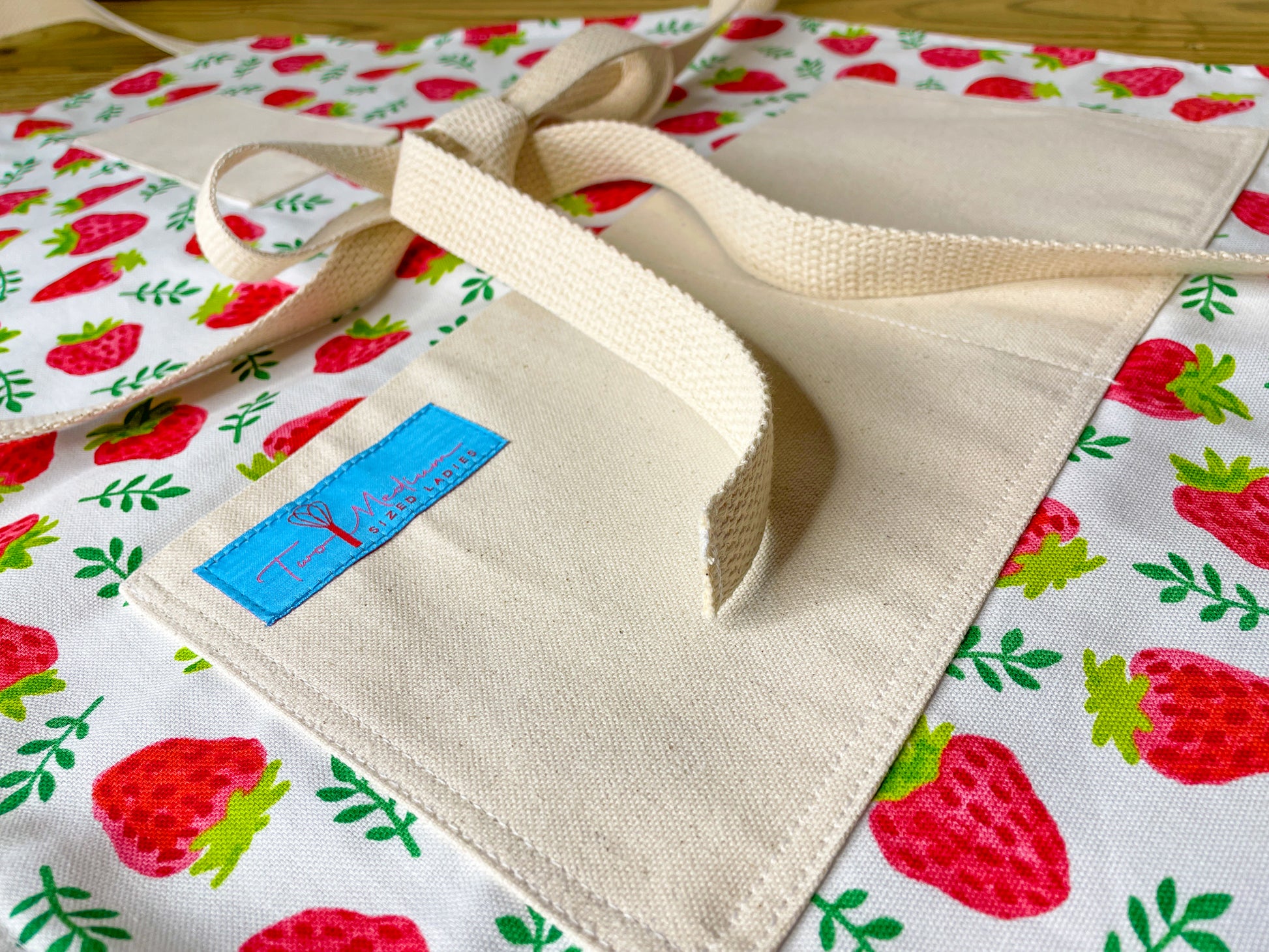 Two Medium Sized Ladies Maggie Apron ripe red strawberries vintage 1950s retro fruit kitchen cooking baking gardening apron close up view